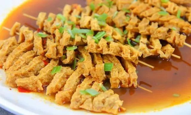 家常版麻辣豆腐串，香辣爽口，越吃越过瘾！