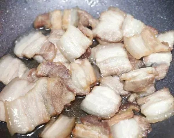 手把手教你做正宗的回锅肉，5分钟就能学会！