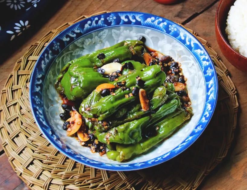 虎皮青椒怎么做更好吃？赶紧来看看，这样做营养又下饭！