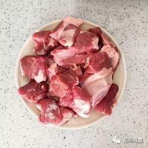 红焖羊肉的正宗做法，肉嫩味鲜汤醇厚！