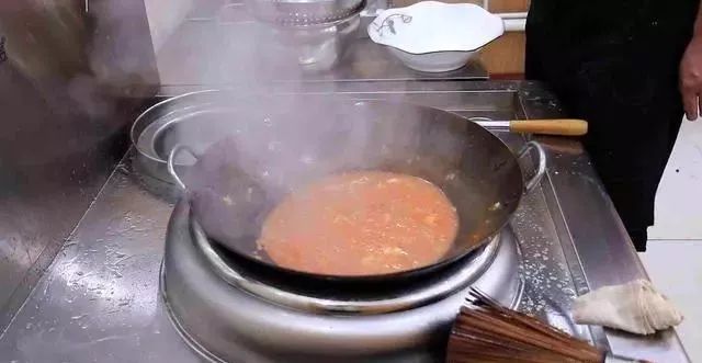 这才是番茄鱼的正确做法，鱼肉洁白又细嫩、汤汁开胃下饭，从杀鱼到炖汤全程讲解！