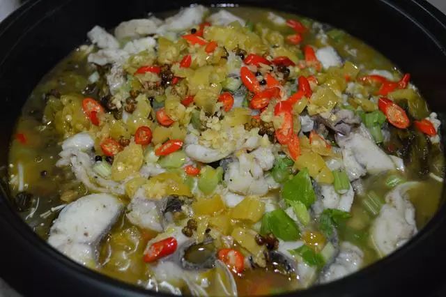 连汤都喝掉的酸菜鱼，自己在家也能做！酸辣爽口，汁浓味厚！
