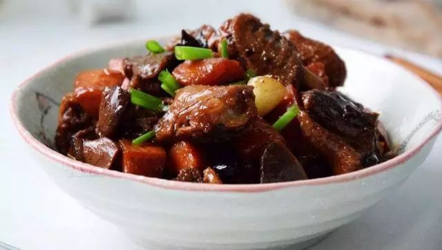 粤菜陈皮鸭，浓郁甘香、开胃润肺，最适合秋季养生的一道菜！