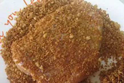 日本炸猪排的正宗做法，色泽金黄外脆里嫩，越吃越香！