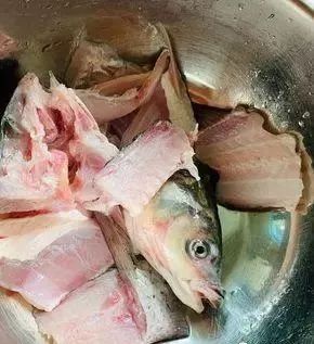 价值1800元的鱼火锅，关键在于鱼肉的腌制方法，麻辣香嫩更入味！