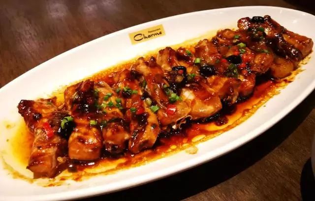 广东名菜“豉汁蒸鱼”最正宗的做法，酱汁浓稠适中，色泽光亮！