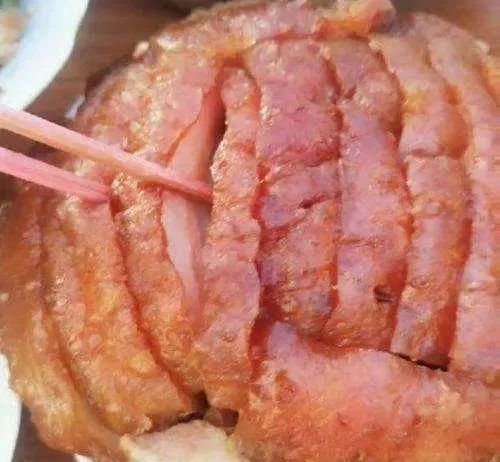 广西正宗的五花扣肉，纹如虎皮，肉肥而不腻，在广西有无扣肉不成宴的说法！