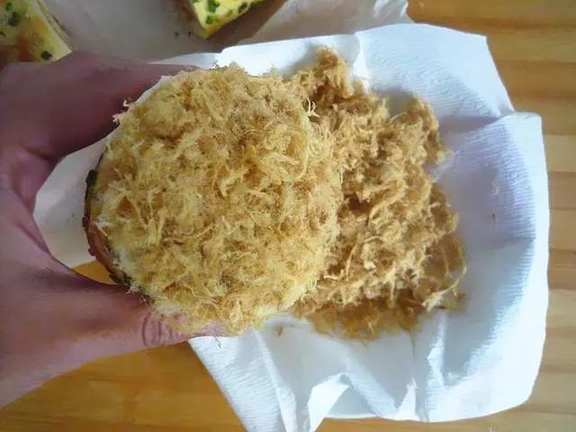 最受欢迎的肉松面包卷，在家也能做，怎样做表皮不会开裂，小技巧都在这里！