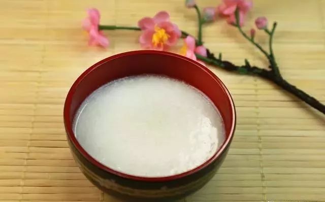 农村传统的甜米酒制作方法，做法和注意事项非常详细，酿出来的米酒爽口醇甜！