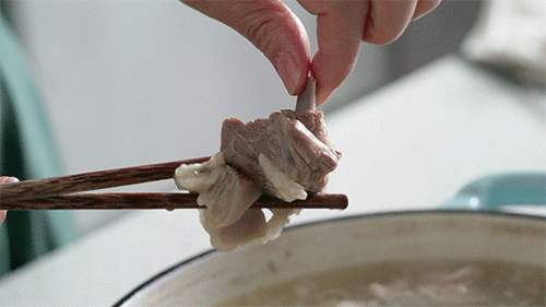 这是一道在汉代就有羊肉汤秘方，按这个配方来做，不仅香浓味美，还汤白肉烂没膻味！