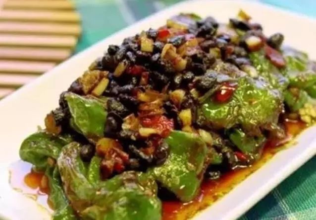虎皮青椒怎么做更好吃？炒的时候加点它，甜辣入味，一盘吃完超过瘾！