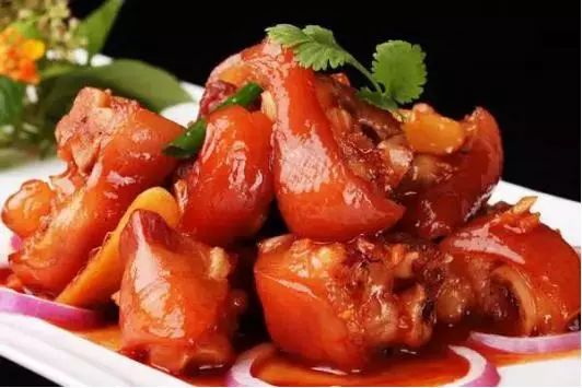 春节将至，卤味肯定是少不了的，分享8种卤菜的做法，给年夜饭增添味道！