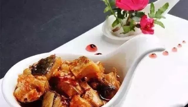 江西传统特色菜——酒糟鱼，香辣可口，百吃不厌！