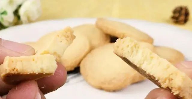 教你在家做曲奇饼干，掌握这个诀窍，奶香浓郁，香酥可口！