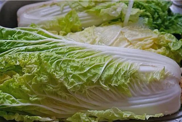 大白菜腌制酸菜最简单的方法，5天就变酸，放的越久酸味越足，越好吃！
