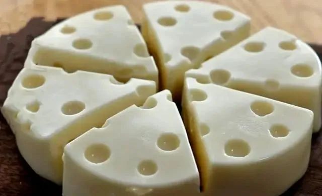 快过期的牛奶别再扔了，教你用纯牛奶做50一份的奶酪，超简单，细腻顺滑，奶香味足！