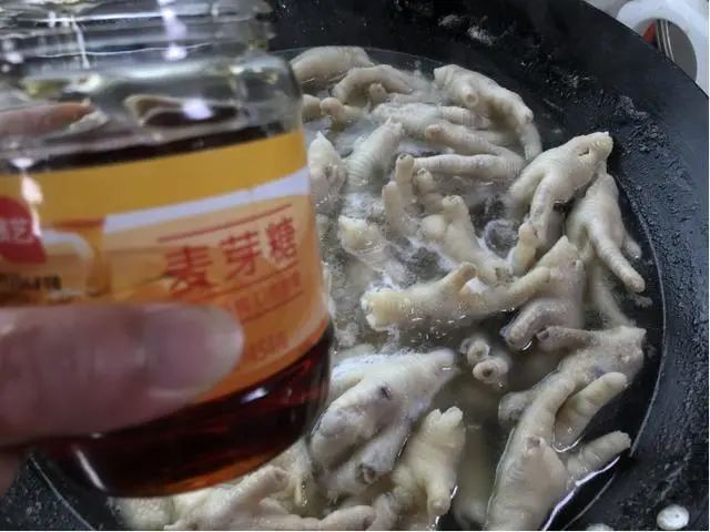 广东豆豉蒸凤爪的正宗做法，配方和秘密都毫不保留的告诉你，骨肉分离，虎皮漂亮！