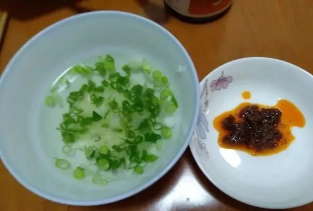 粤菜老师傅教你正宗“盐水豆腐干”，外酥里嫩，配上盐水味道一绝，太香了！