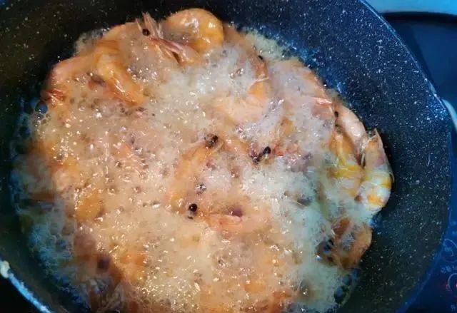 最美味的干锅虾，掌握2个技巧，香辣美味，下酒解馋，吃一回爱一回！
