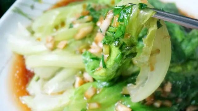 逼格高，好吃又简单的蚝油生菜做法，在广东最受欢迎，鲜香脆嫩，给肉都不换！