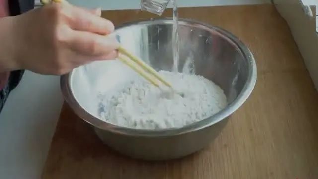 鸡蛋灌饼的正确做法，掌握这3个诀窍，个个起大泡，柔软劲道，做法简单！
