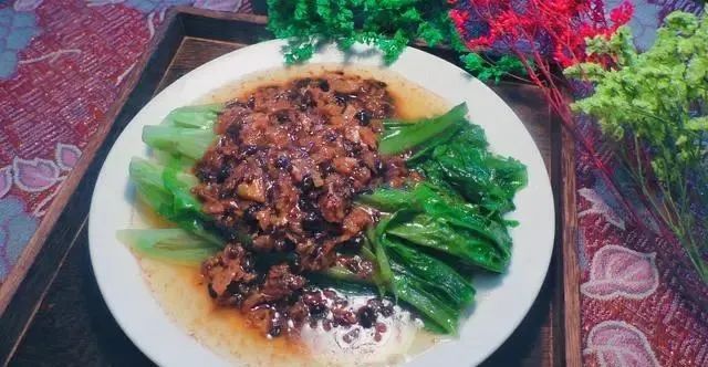 粤菜大厨教你油麦菜最好吃的做法<豆豉鲮鱼油麦菜>，颜色翠绿，口感爽脆！