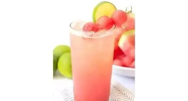 最适合夏天的4款水果饮料，简简单单就能做，甘甜清凉又解暑，比奶茶好喝！