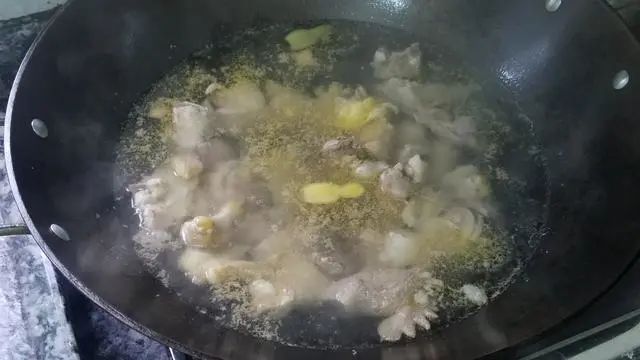 广东名菜<榴莲炖鸡>，原来这么好吃，香气扑鼻，鲜嫩味美！