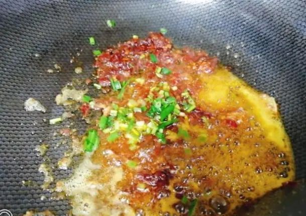 麻辣香锅鸡块的做法，麻辣鲜香、味道十足！越吃越想吃！