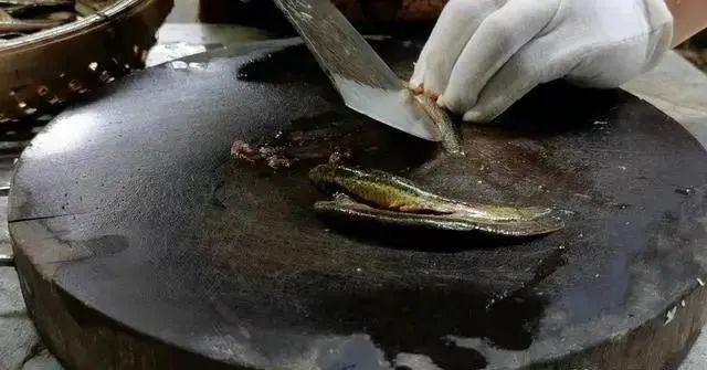 泥鳅最好吃过瘾的湘菜做法，软嫩鲜香无腥味，做起来又简单！