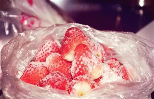 炎炎夏日，这8种水果最适合冻着吃，冰凉解暑还美味，比冰淇淋更好吃！