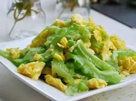 苦瓜-夏天的消暑“神菜”，苦瓜的5种做法，简单爽口，鲜嫩不苦，全家都爱！