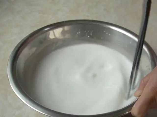 这是凉粉最简单的做法，一碗淀粉2碗水，掌握这2点，晶莹剔透又Q弹！