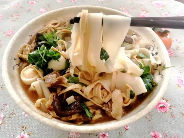 河南烩面的正宗家常做法，汤鲜味美，吃了让你连汤都不剩，独家做法方式吃的真过瘾！