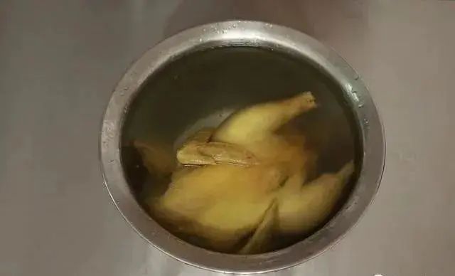 新疆秘制椒麻鸡的做法，不用炒不用炸，关键在于椒麻汁，麻香味醇厚，冷吃热吃都可以！