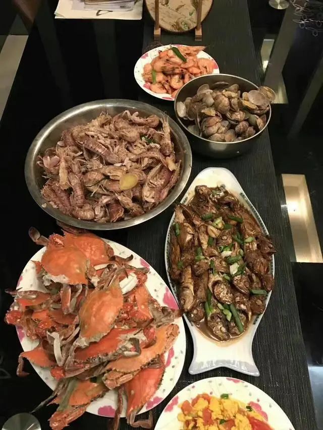 最便宜的海鲜大餐，300块就能做一桌，每一道都特别鲜美，吃个精光！