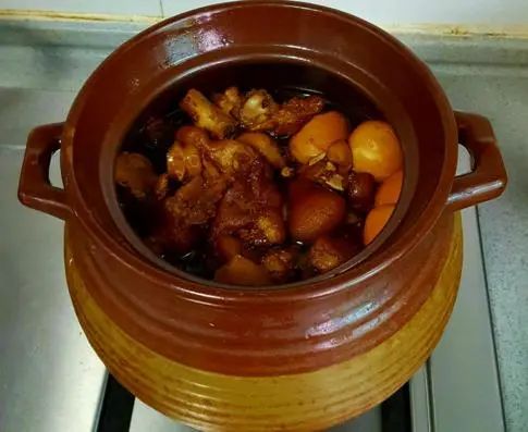 广东传统名菜<猪脚姜>，外省人的黑暗料理，广东人的人间美味!
