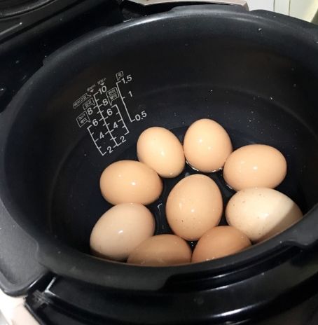 烤鸡蛋你吃过吗？鲜香味美，Q弹劲道，只要一个电饭煲，10分钟就能搞定！