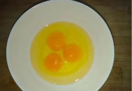 苦瓜焖鸡蛋，清香嫩滑，清热解暑美味可口，上桌被夹光！