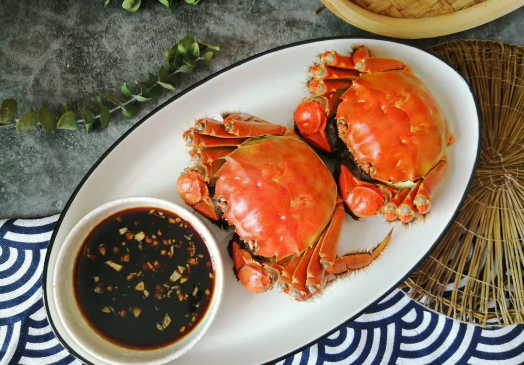 这才是清蒸螃蟹最好吃的做法，不流黄不掉腿没腥味，黄肥肉嫩，原汁原味！