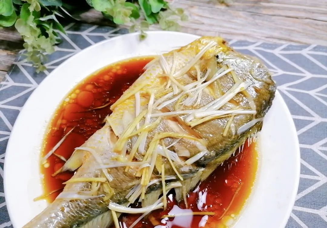 清蒸黄花鱼最好吃的做法，只要简单4味料，嫩滑鲜美，清淡好吃一点都不腥，孩子最爱吃！