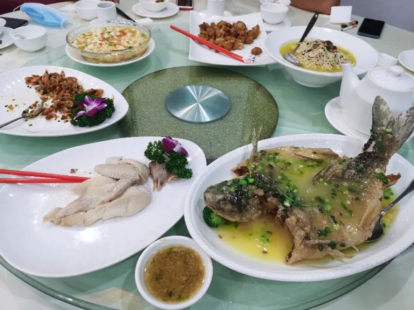来看看广东普通人家的午餐，5菜一汤，北方人直呼吃不惯，四川湖南人却说不下饭，你觉得呢？