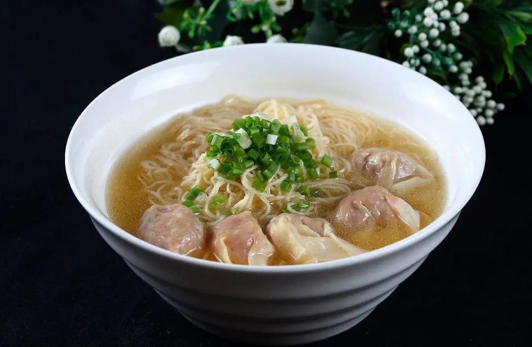广东云吞面的正宗做法，10年老店的肉馅和汤底的配方比例，鲜香爽滑，回味无穷！