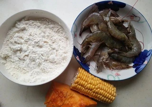 南瓜做的饺子皮，玉米做的饺子馅，又鲜又嫩，清淡有营养，好吃又简单！