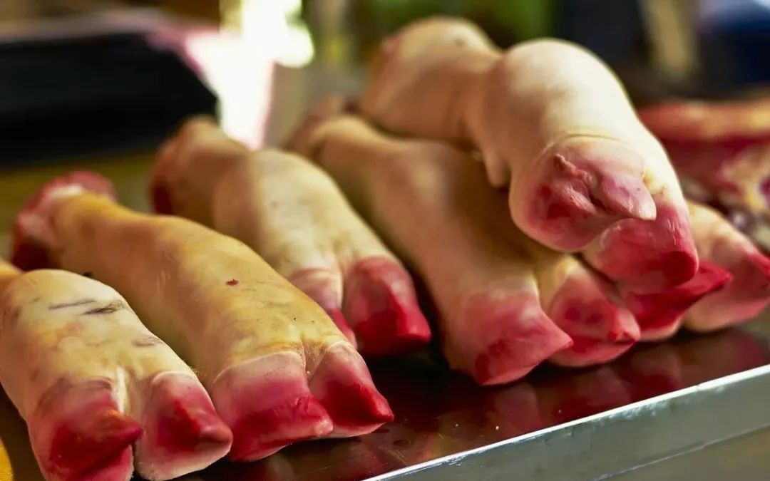 做的卤猪蹄总有一股腥臭味怎么办？记住这3个方法，卤好的猪蹄香嫩软烂，肥而不腻，特香！