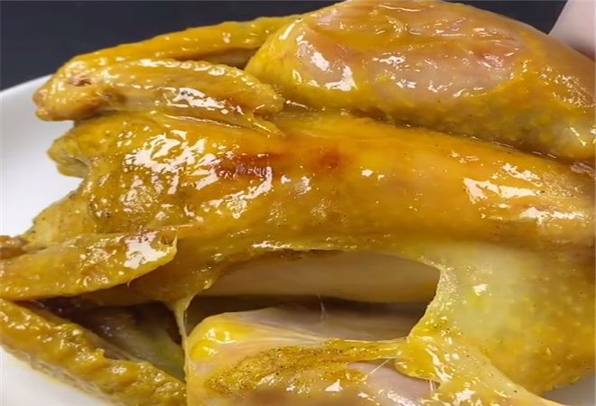 广东正宗盐焗鸡做法，做法超级简单，咸香味美肉滑，比白斩鸡更好吃！
