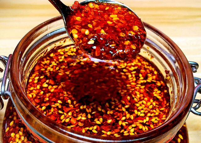 辣椒油最香最好吃的做法，这4味料不能少，又红又辣还超级香，拌啥都好吃！