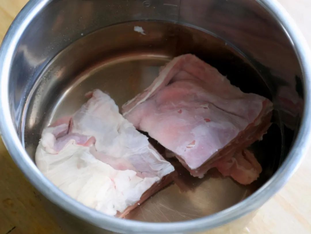 大厨教正确的炖羊汤做法，有2样不能放，掌握5个技巧，保证羊汤浓白，鲜美不腥膻！