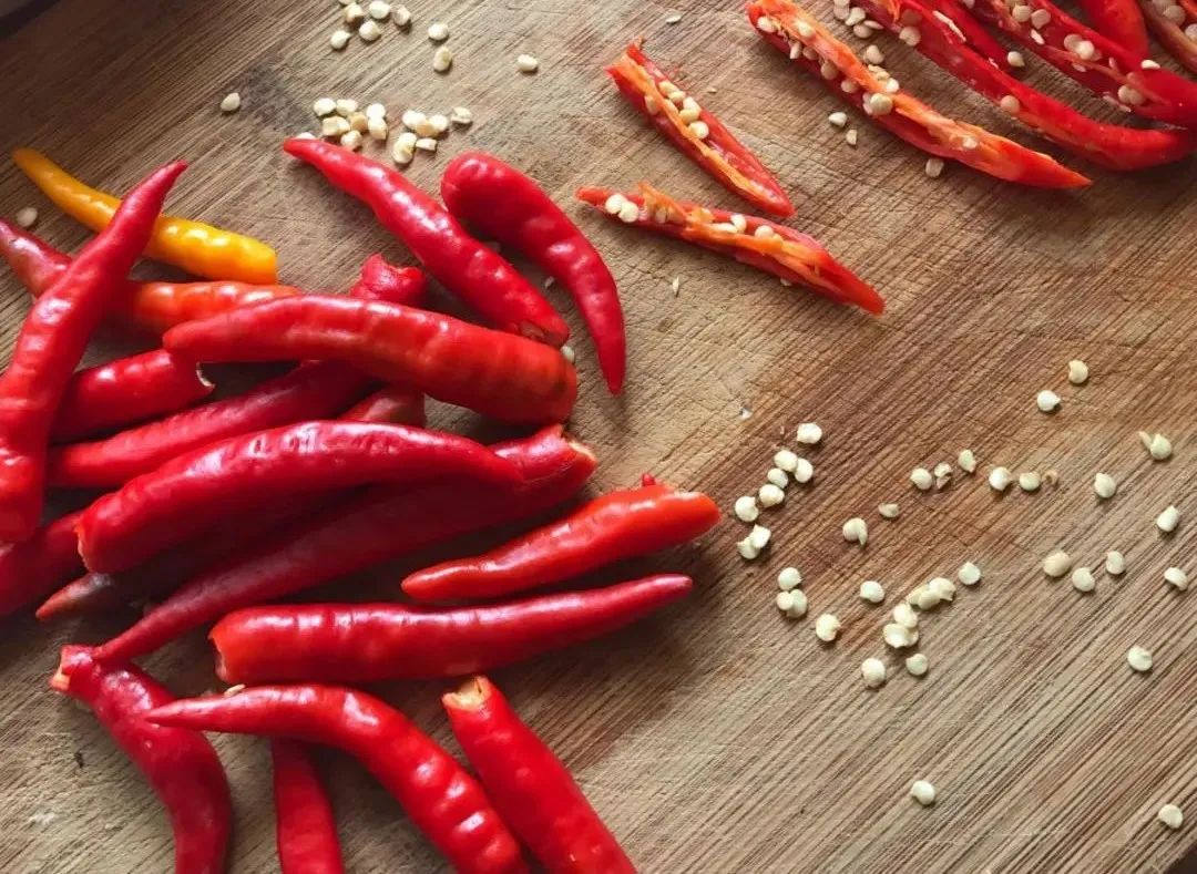 这才腌辣椒的正确做法，用了10多年的配方秘诀，2个小时就能吃，酸辣爽脆还下饭，久放也不坏！