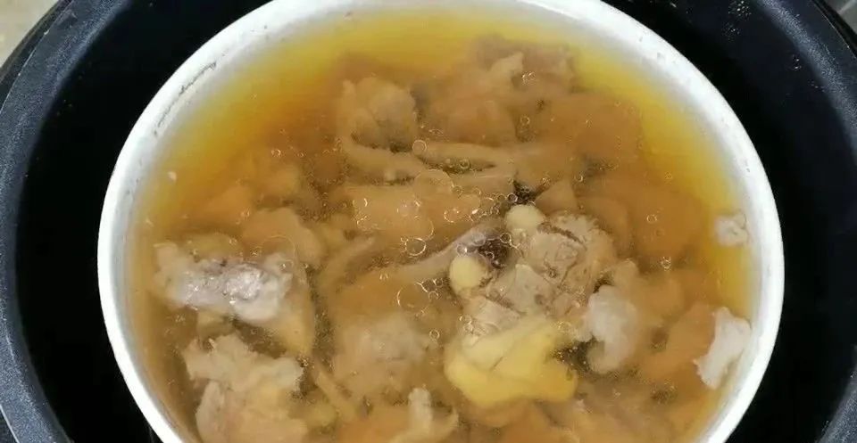 这才是猪肝汤最好吃的做法，滑嫩鲜香无腥味，营养味美补铁又补血！